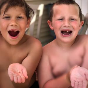 Cousins lose same tooth minutes apart!!