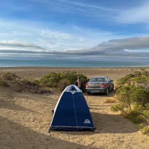 Acampando en una playa secreta patagonica