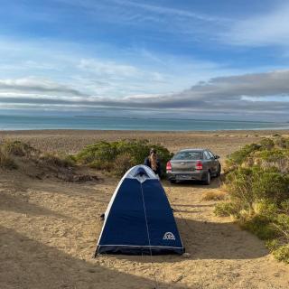 Acampando en una playa secreta patagonica